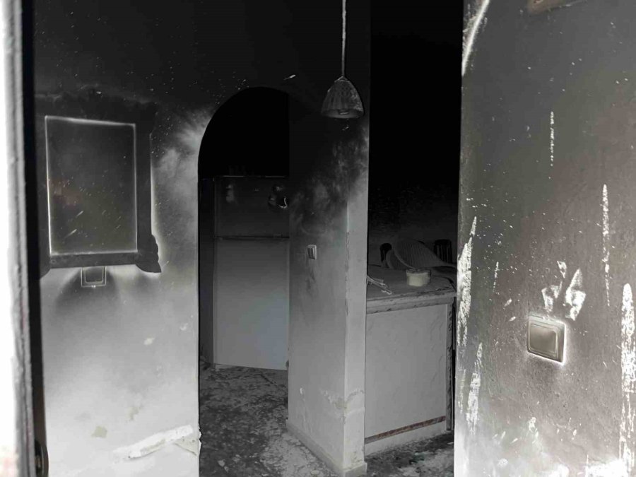 Alanya’da Apartmanda Çıkan Yangın Ekiplerce Söndürüldü
