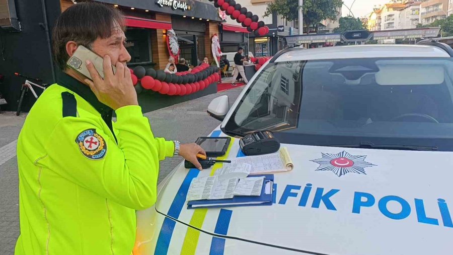 Yüksek Sesli Müzik Yayını Aday Sürücüyü Hem Aracından Hem De Ehliyetten Etti