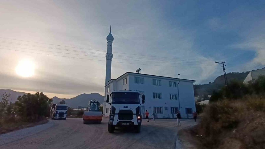 Anamur’da Cami Çevresi Ve 11 Kilometrelik Yol Yenilendi