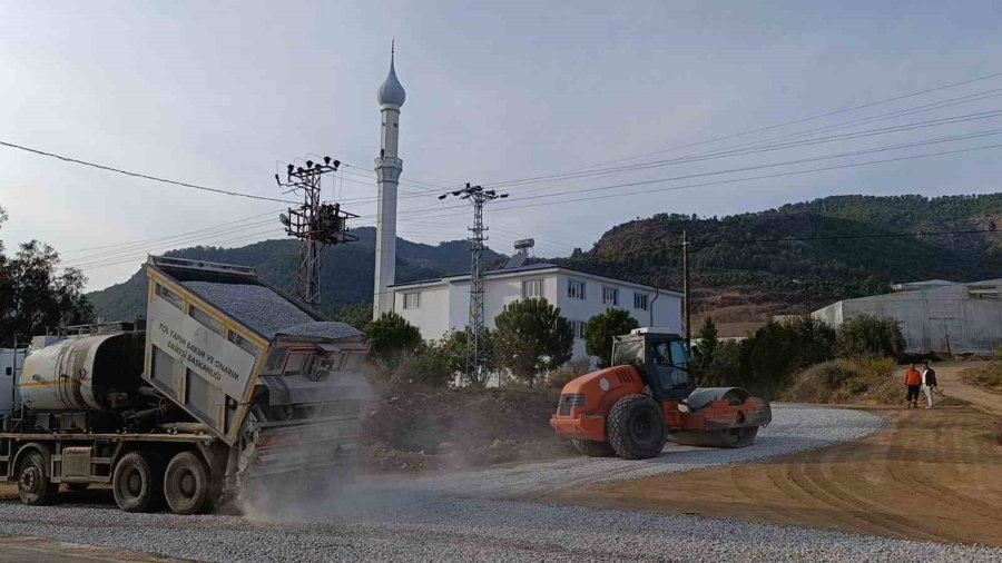 Anamur’da Cami Çevresi Ve 11 Kilometrelik Yol Yenilendi