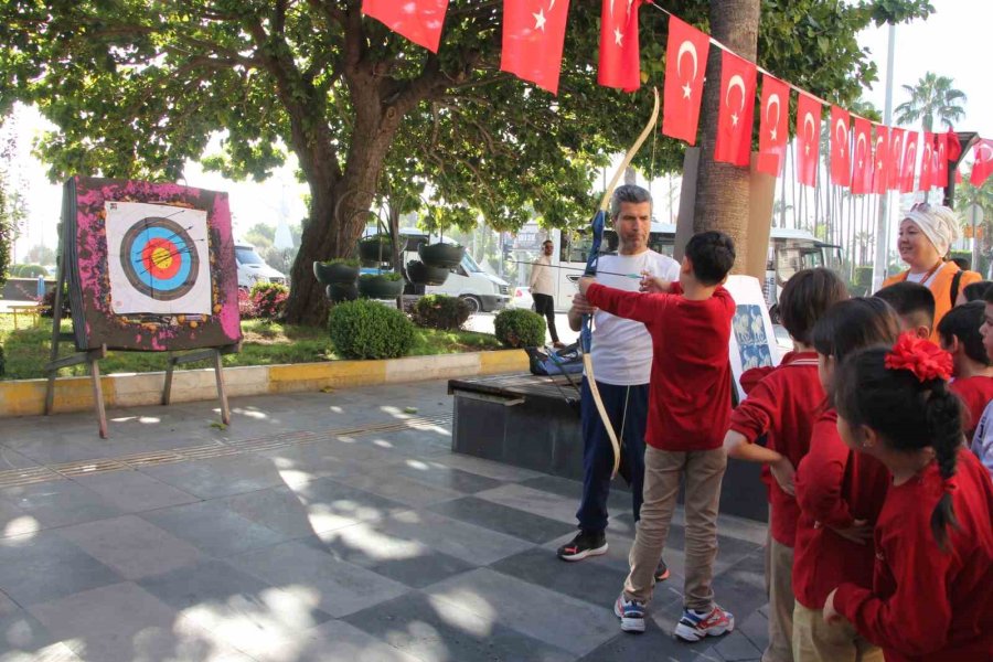 Mersin’de Dünya Çocuk Hakları Günü Renkli Etkinliklerle Kutlandı