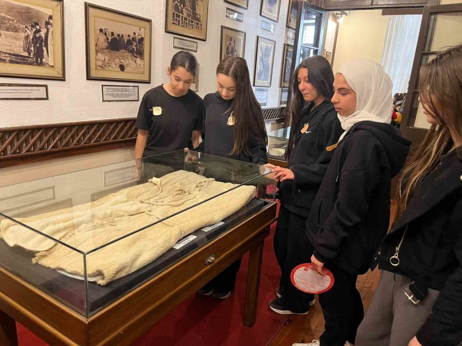 Mersin’de Dünya Çocuk Hakları Günü Renkli Etkinliklerle Kutlandı