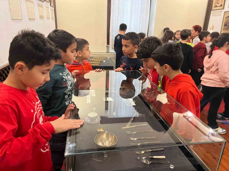 Mersin’de Dünya Çocuk Hakları Günü Renkli Etkinliklerle Kutlandı