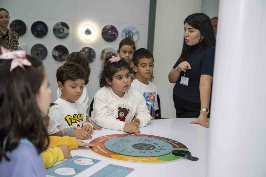 Ara Tatilin Gözdesi Mercan Bilim Merkezi Oldu