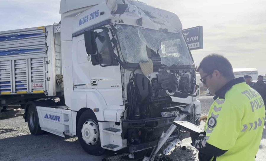 Aksaray’da İki Tır Çarpıştı: 1 Yaralı