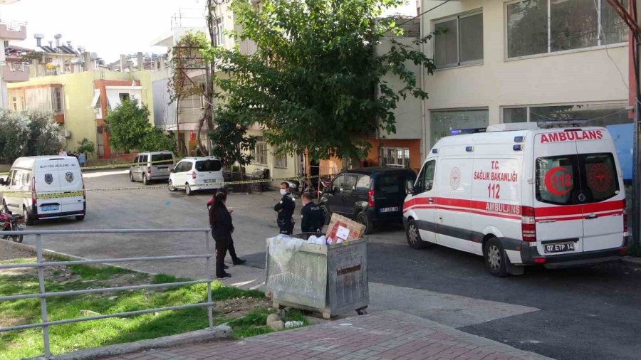 Antalya’da Mahalleyi Koku Sarınca Öldüğü Ortaya Çıktı