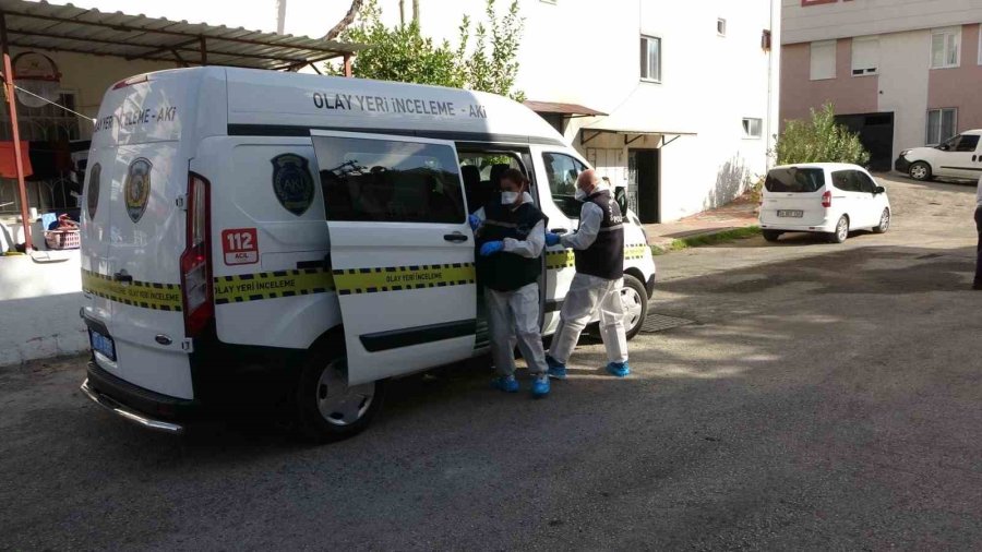 Antalya’da Mahalleyi Koku Sarınca Öldüğü Ortaya Çıktı