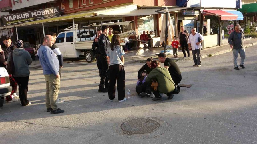 Antalya’da Otomobille Çarpışan Motosikletin Sürücüsü Yola Savrularak Yaralandı