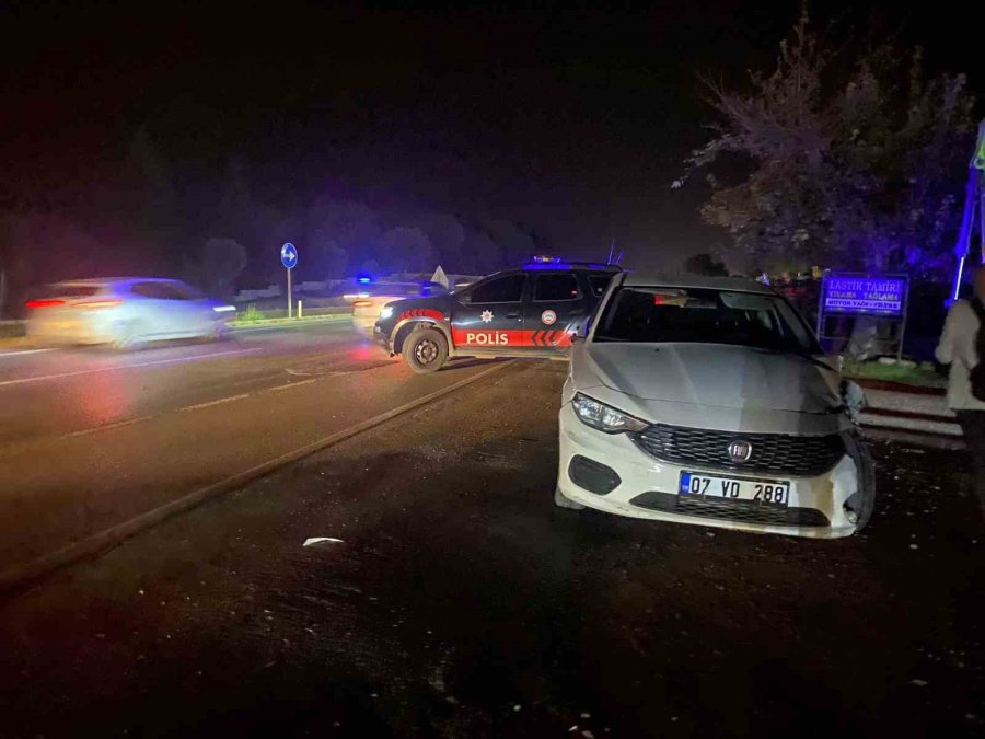 Antalya’da Otomobil İki Öğrenciye Çarptı: 1 Ölü, 1 Yaralı