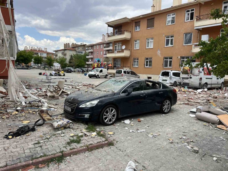 Kesilen Doğal Gaz Borusu Patlaması Sonrası Yıkılan Apartmanın Sakinleri Yeni Evlerine Kavuşacakları Günü Bekliyor