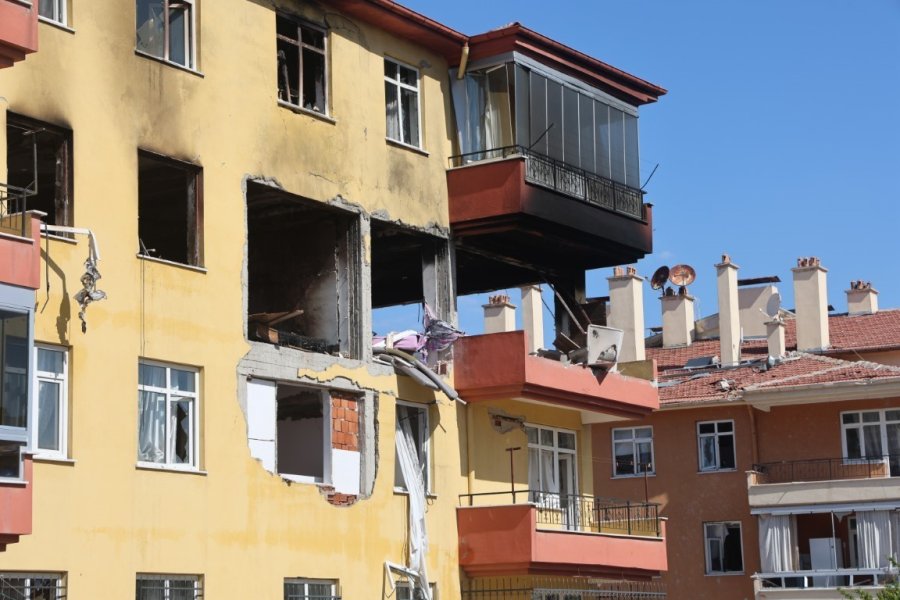 Kesilen Doğal Gaz Borusu Patlaması Sonrası Yıkılan Apartmanın Sakinleri Yeni Evlerine Kavuşacakları Günü Bekliyor