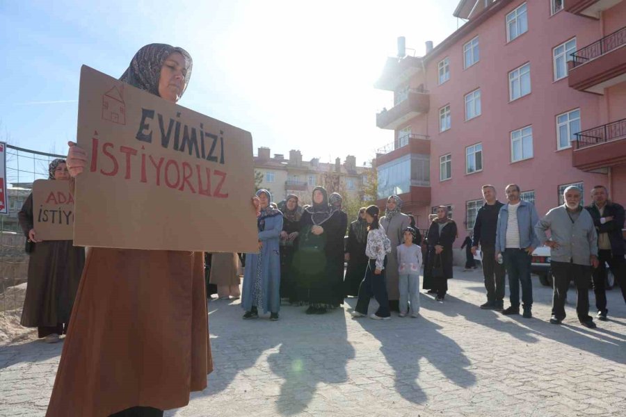 Kesilen Doğal Gaz Borusu Patlaması Sonrası Yıkılan Apartmanın Sakinleri Yeni Evlerine Kavuşacakları Günü Bekliyor