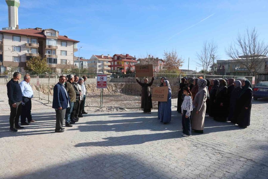 Kesilen Doğal Gaz Borusu Patlaması Sonrası Yıkılan Apartmanın Sakinleri Yeni Evlerine Kavuşacakları Günü Bekliyor