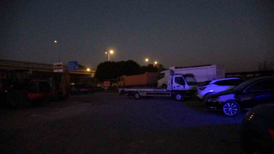 Antalya’da Kum Hırsızlarına Gece Baskını: 1 Tutuklama, 8 Araca El Konuldu