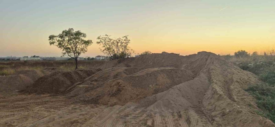 Antalya’da Kum Hırsızlarına Gece Baskını: 1 Tutuklama, 8 Araca El Konuldu