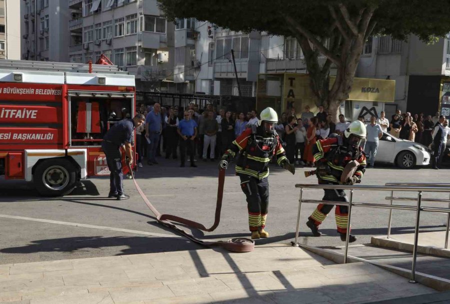 Mersin Büyükşehir Belediyesi Binasında Yangın Tatbikatı Gerçekleştirildi