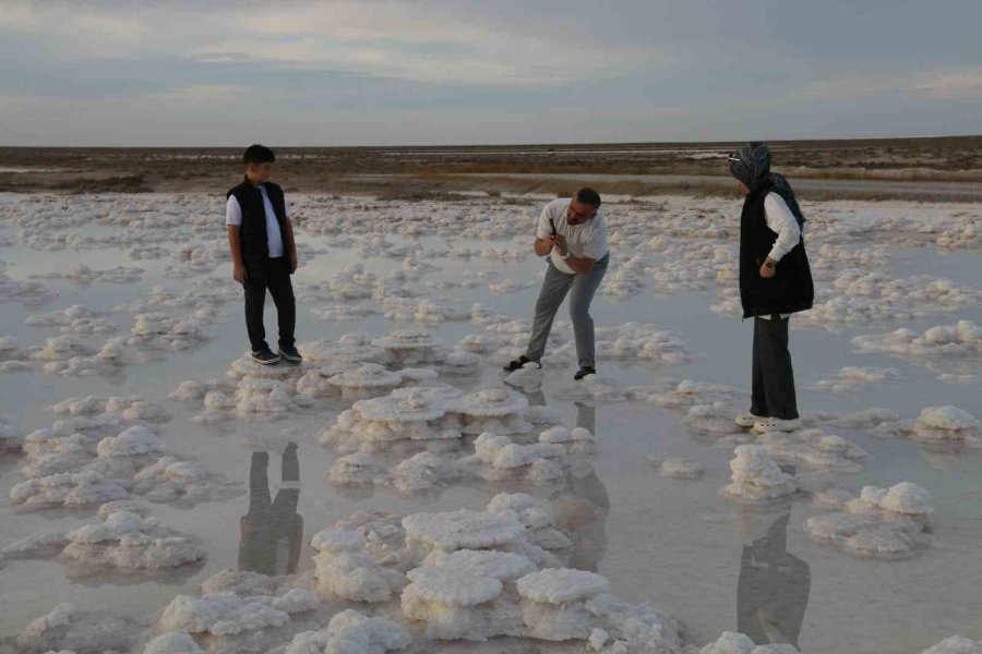 Tuz Gölü’nde Sular Çekildi, Pamukkale Travertenlerini Andırdı
