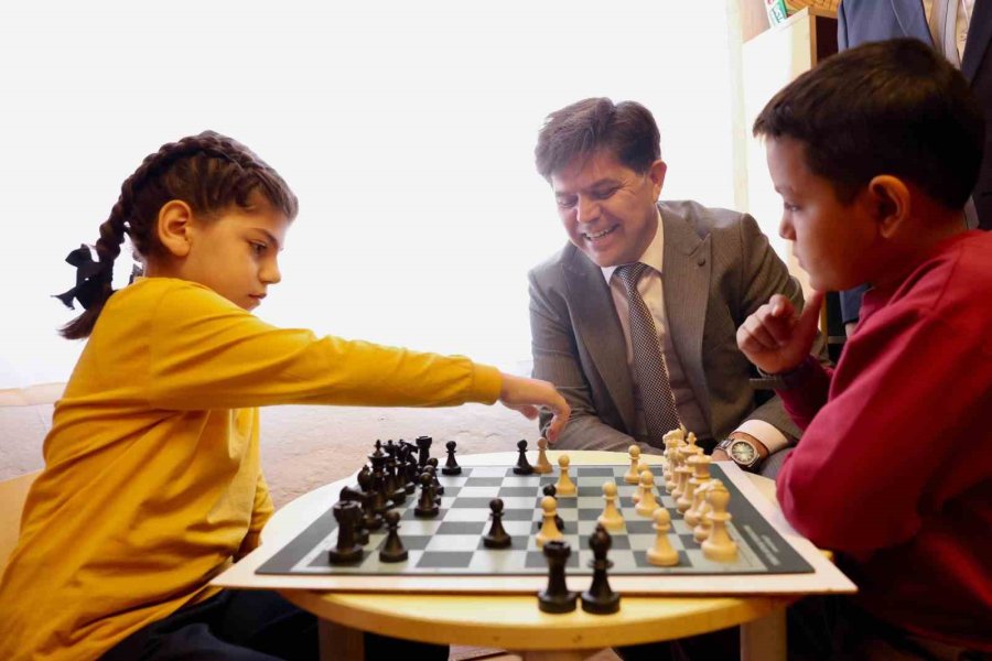 Mersin’de ’veliler Arası Kitap Okuma Yarışması’nın Ödülleri Sahiplerini Buldu