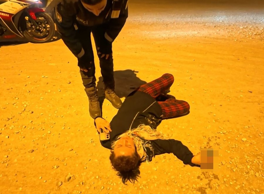 Bekçiler, "eve Bırakalım" Dedi, Alkollü Kadın "ölümü Bulursunuz" Cevabını Verdi