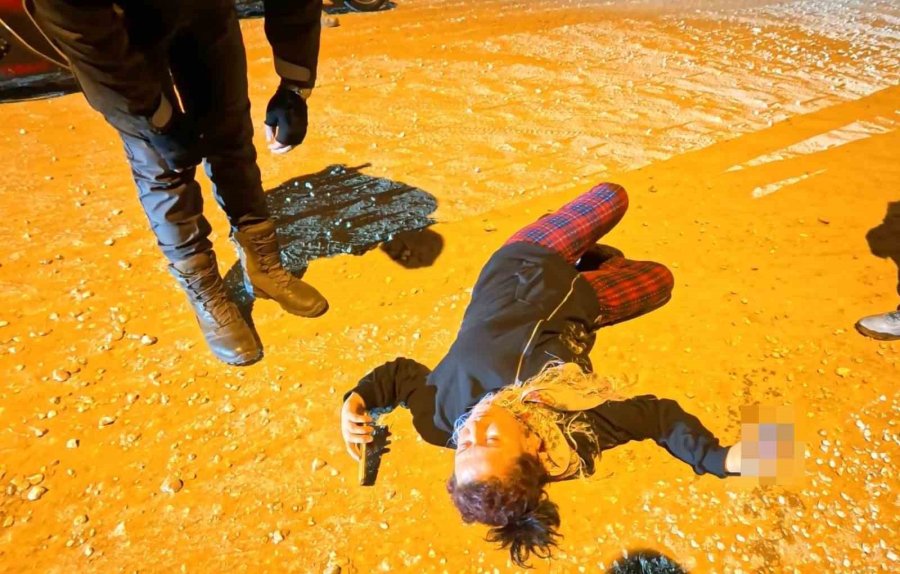 Bekçiler, "eve Bırakalım" Dedi, Alkollü Kadın "ölümü Bulursunuz" Cevabını Verdi