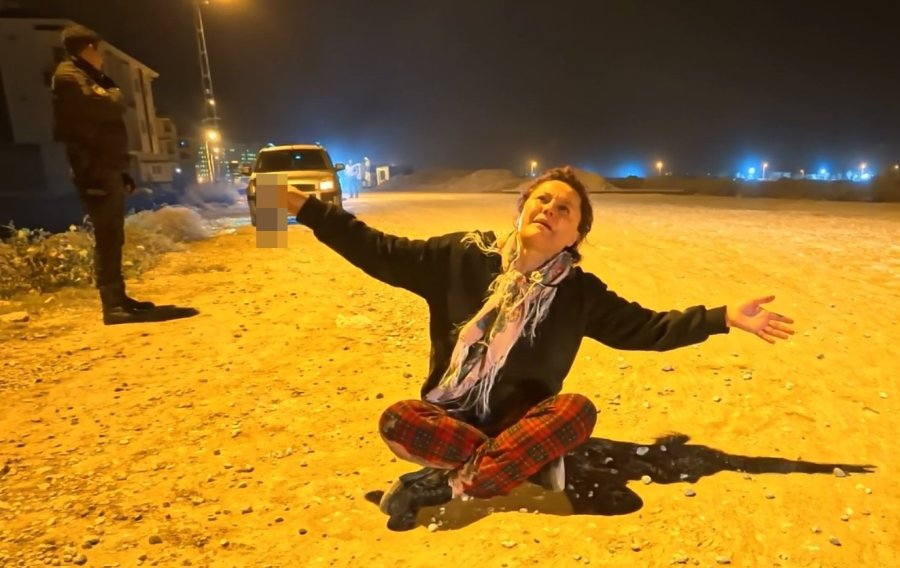 Bekçiler, "eve Bırakalım" Dedi, Alkollü Kadın "ölümü Bulursunuz" Cevabını Verdi