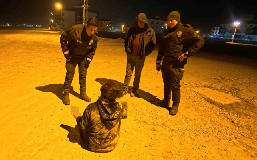 Bekçiler, "eve Bırakalım" Dedi, Alkollü Kadın "ölümü Bulursunuz" Cevabını Verdi