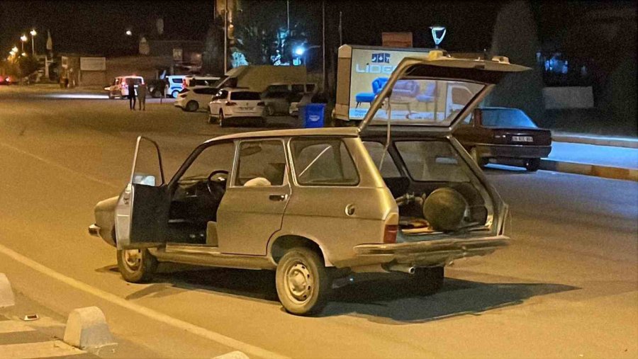 Kazada Lpg Tankı Yerinden Çıkan Otomobilde Gaz Kaçağı Paniği