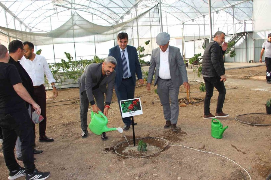 Çocuklara Hem Teorik Hem Uygulamalı Eğitim