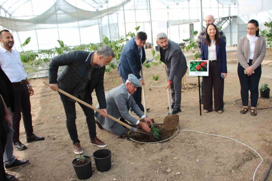 Çocuklara Hem Teorik Hem Uygulamalı Eğitim