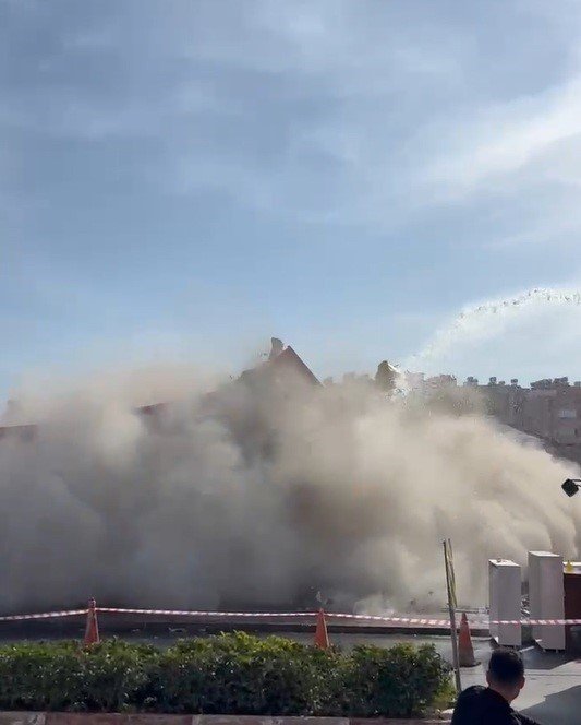 Mersin’de 2 Katlı Bina Titreşimle Yıkıldı