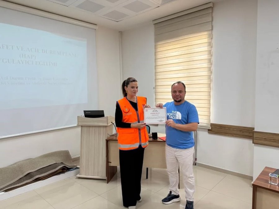 Niğde’de Hastane Yöneticileri Ve Personellere ’hastane Afet Ve Acil Durum Planı’ Eğitimi