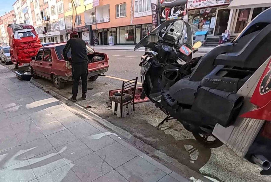 Polis Uyarıya Geldi, "ahtım Var, Benzin Döküp Yakacağım" Dedi