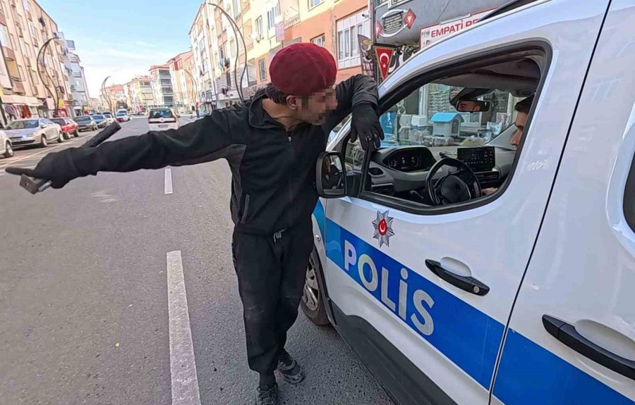 Polis Uyarıya Geldi, "ahtım Var, Benzin Döküp Yakacağım" Dedi