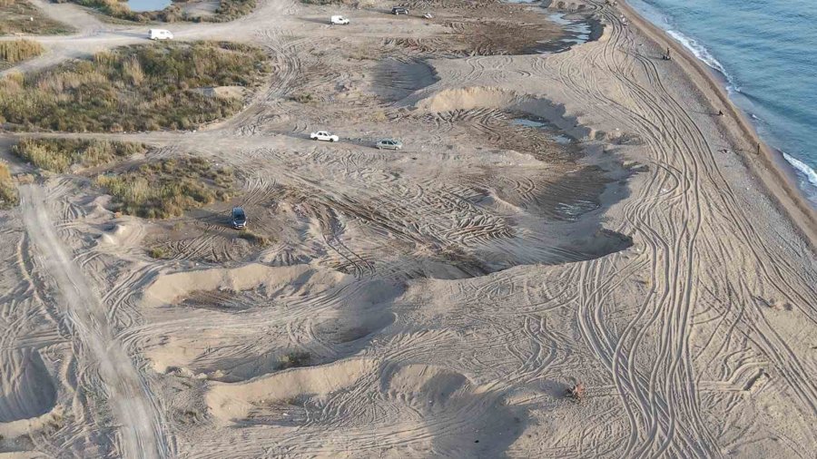 Antalya’da Kum Hırsızları Sahilleri Talan Etti, Kum Ocağına Dönen Sahiller Dronla Görüntülendi