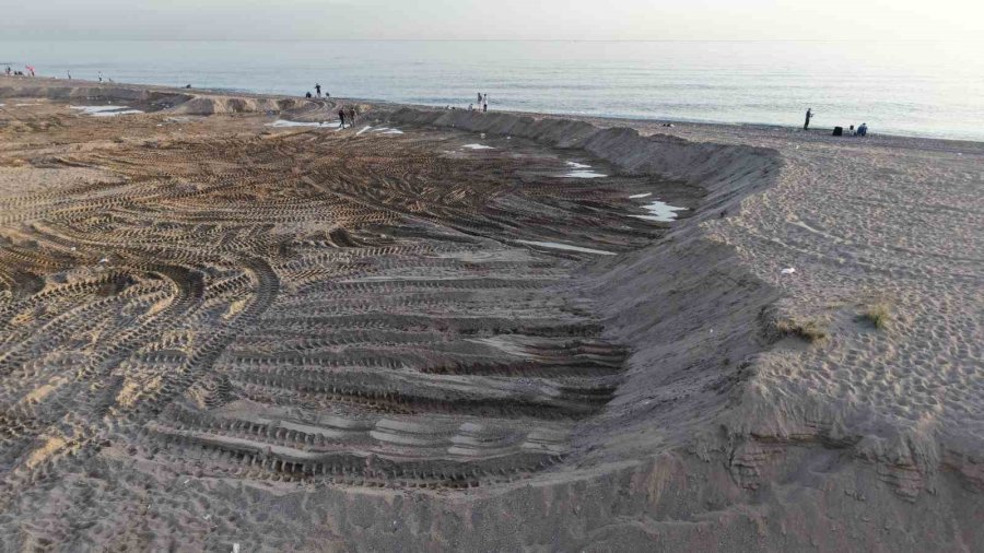 Antalya’da Kum Hırsızları Sahilleri Talan Etti, Kum Ocağına Dönen Sahiller Dronla Görüntülendi