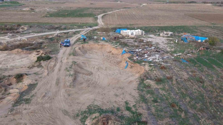 Antalya’da Kum Hırsızları Sahilleri Talan Etti, Kum Ocağına Dönen Sahiller Dronla Görüntülendi