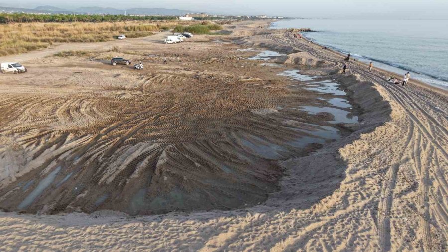 Antalya’da Kum Hırsızları Sahilleri Talan Etti, Kum Ocağına Dönen Sahiller Dronla Görüntülendi
