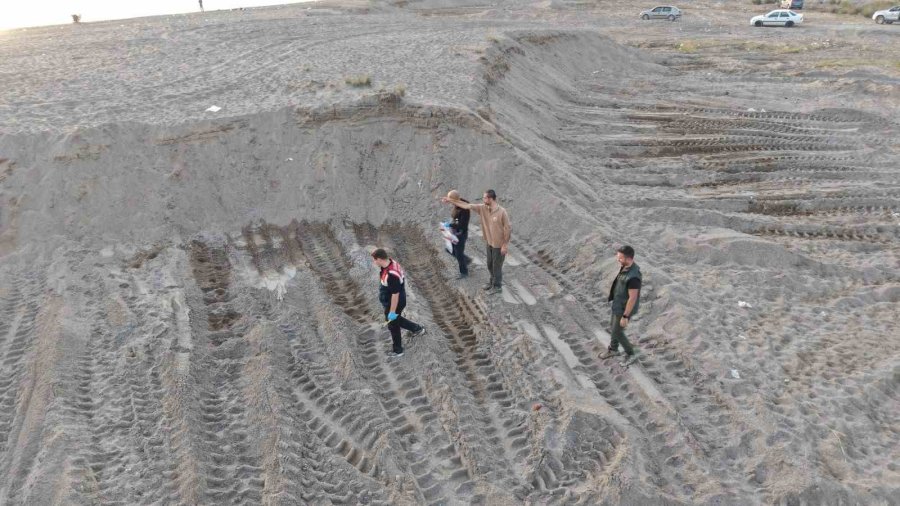 Antalya’da Kum Hırsızları Sahilleri Talan Etti, Kum Ocağına Dönen Sahiller Dronla Görüntülendi