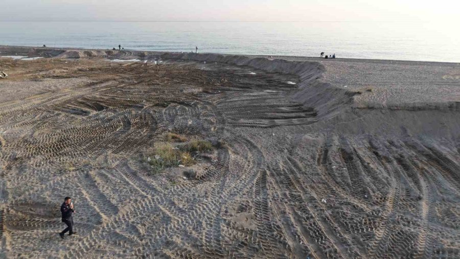 Antalya’da Kum Hırsızları Sahilleri Talan Etti, Kum Ocağına Dönen Sahiller Dronla Görüntülendi