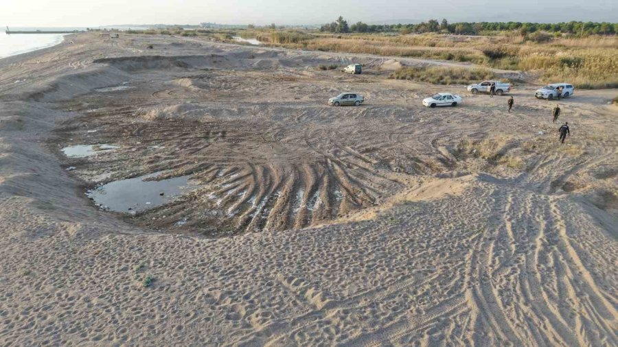 Antalya’da Kum Hırsızları Sahilleri Talan Etti, Kum Ocağına Dönen Sahiller Dronla Görüntülendi