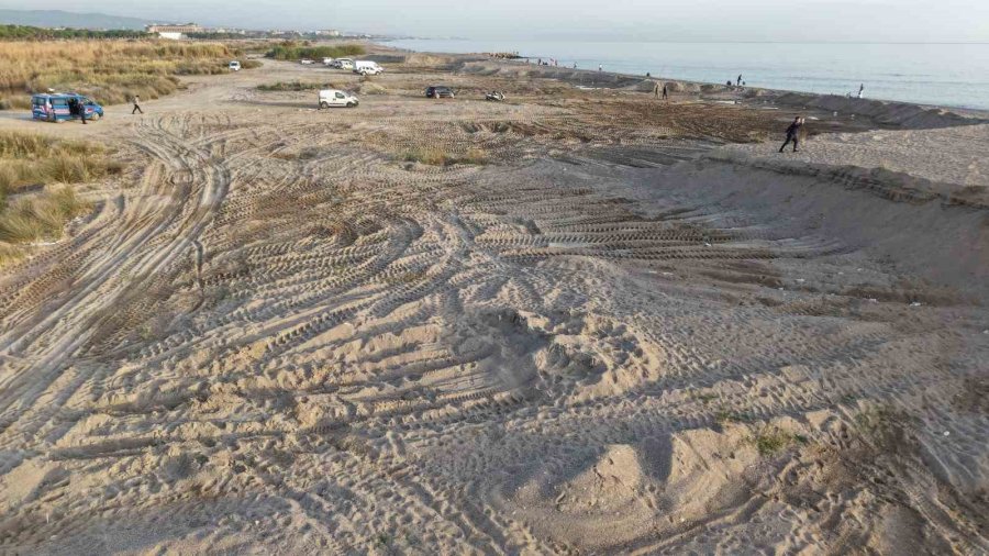 Antalya’da Kum Hırsızları Sahilleri Talan Etti, Kum Ocağına Dönen Sahiller Dronla Görüntülendi