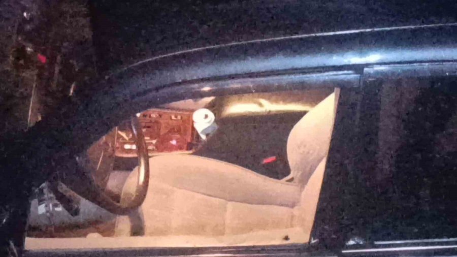 Sulama Kanalına Uçan Araçtan Ekipler Kurtardı, Alkolmetreyi Üflemeyince Ehliyetine El Konuldu