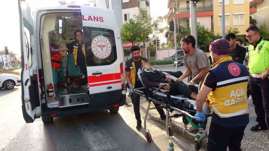 Yayaya Çarpmamak İçin Motosikleti Devirdi: 1 Yaralı