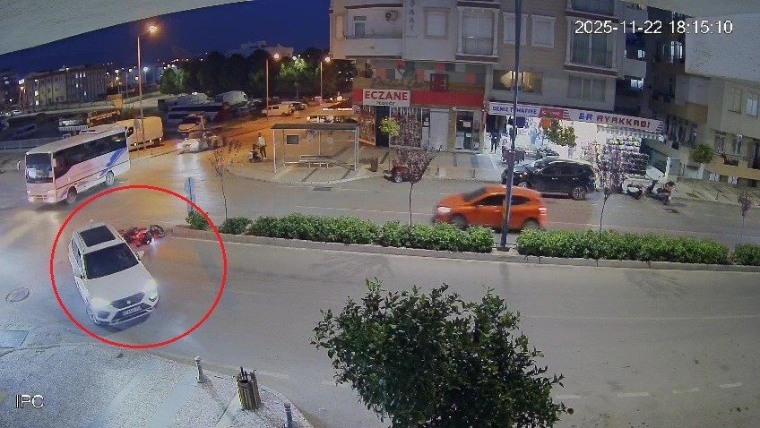 Aracıyla ‘u’ Dönüşü Yapan Sürücünün Kararsızlığı Motosiklet Sürücüsünü Hastanelik Etti