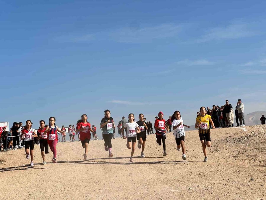Eşref Aydın Bölgesel Kros Ligi Yarışları Niğde’de Gerçekleşti