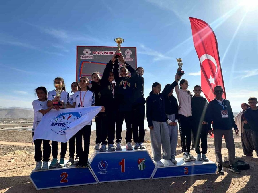 Eşref Aydın Bölgesel Kros Ligi Yarışları Niğde’de Gerçekleşti