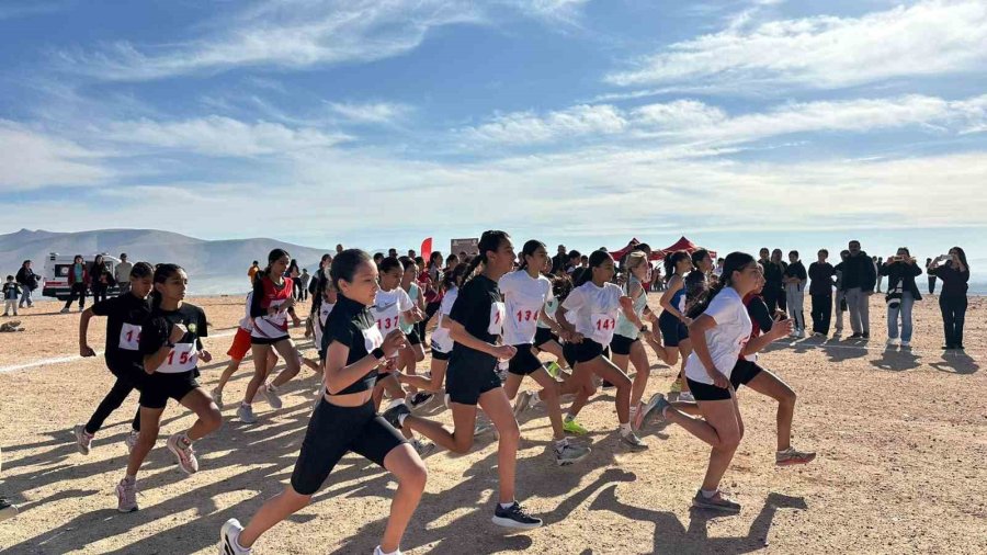 Eşref Aydın Bölgesel Kros Ligi Yarışları Niğde’de Gerçekleşti