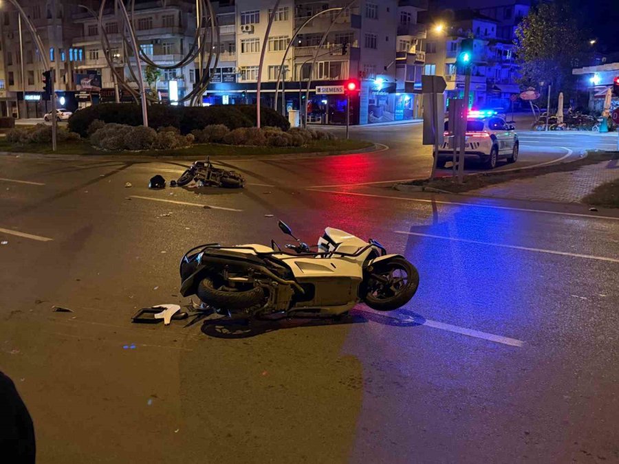 Gazipaşa’da Motosiklet Ve Elektrikli Motosiklet Çarpıştı: 4 Yaralı