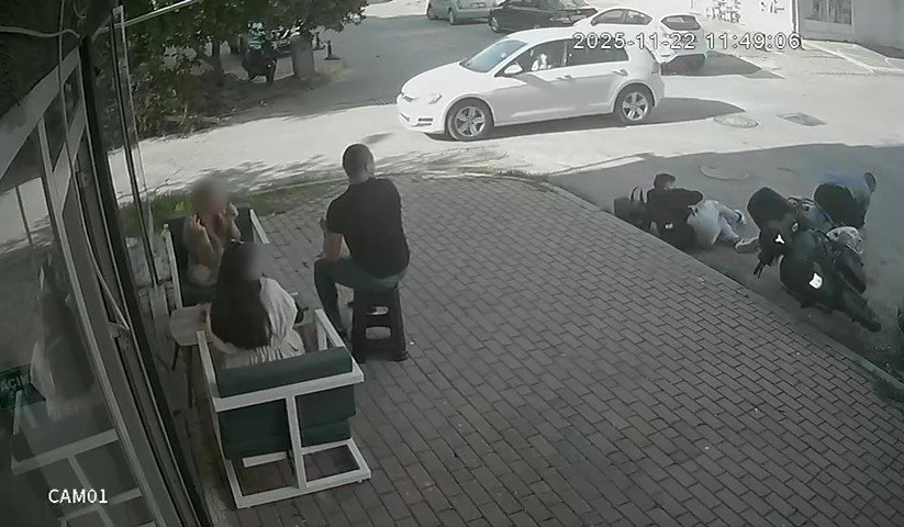 Kasksız Yolcu Kafasını Kaldırıma Çarpmaktan Kıl Payı Kurtuldu