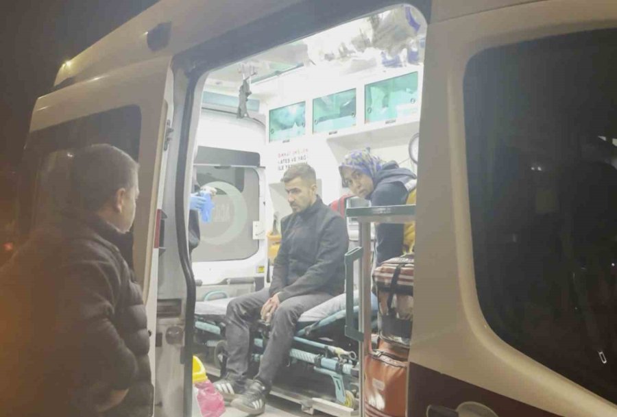 Aksaray Belediyesi’nin Trafiğe Kapattığı Yol Kaza Meydanına Döndü